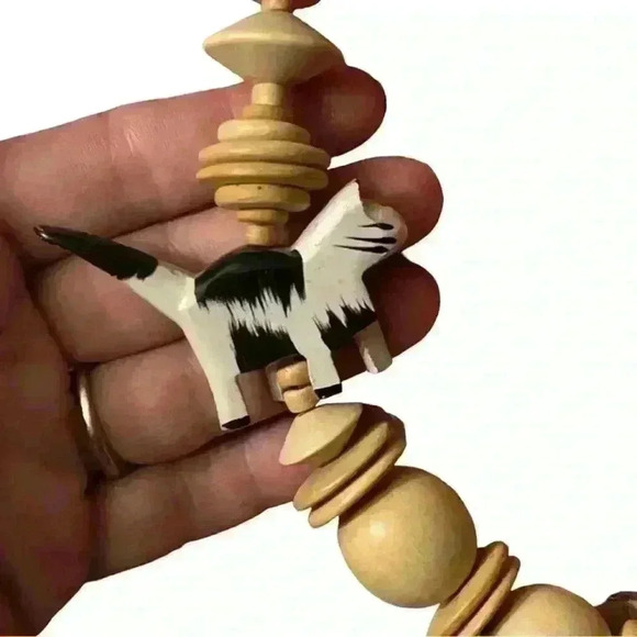 Kitschy cute *maybe 90s vintage* beaded cat statement necklace hand carved - Picture 7 of 11